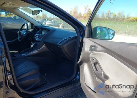 2014 Ford Focus Titanium from USA, damaged, VIN 1FADP3J21EL435023